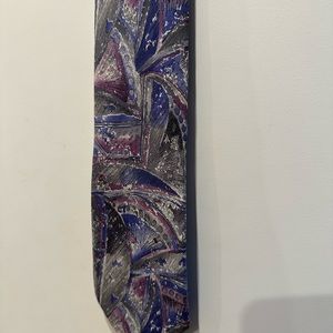 New never used, Italian hand made 100% silk tie